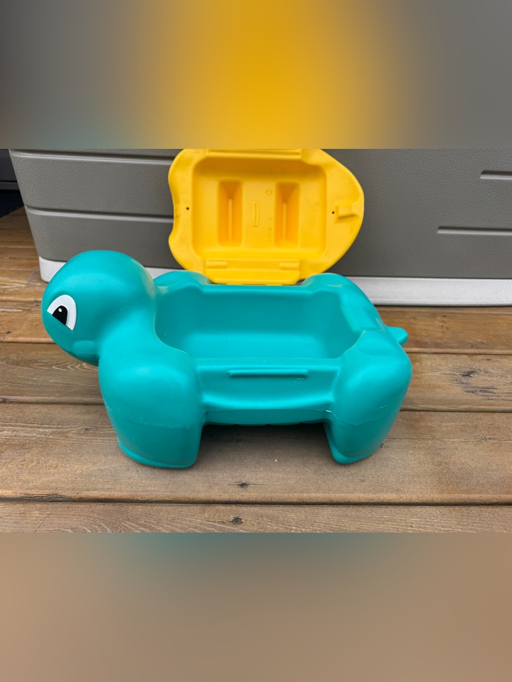 Rubbermaid Kids Turtle Step Stool with storage - Picture 11 of 14